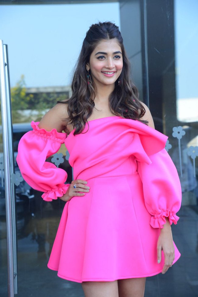 Pooja-Hegde-at-Ala-Vaikunthapurramloo-Movie-Thanks-Meet